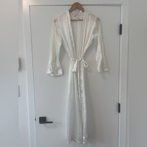 Y2K Stunning Vintage inspired Oscar de la Renta Cream Satin Long Bridal Robe